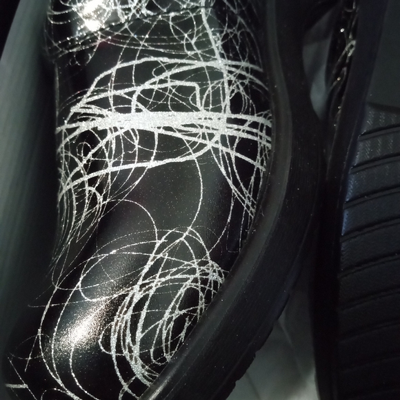 Savvy Black Glittery Swirly Shoes - Picture 7 of 7